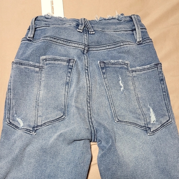 Good American Good Straight Jeans with frayed hem - Picture 8 of 8